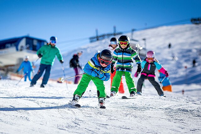 Strahlender Wintertag, ideal für einen Familienskitag in Zauchensee