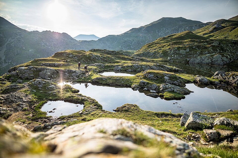 <p>Impressive for all nature lovers but also very challenging for all bikers is the crossing of the Tauern Pass in rocky, high alpine terrain in the midst of a gigantic mountain world in Obertauern.</p>