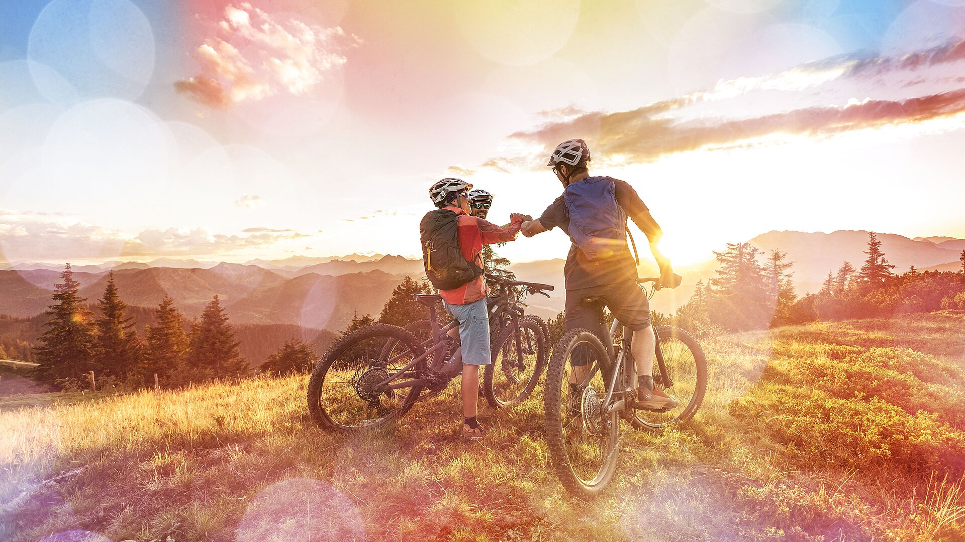 Freude, Urlaubsspaß und Bergerlebnis pur beim E-Mountainbiken in Flachau in den Salzburger Bergen