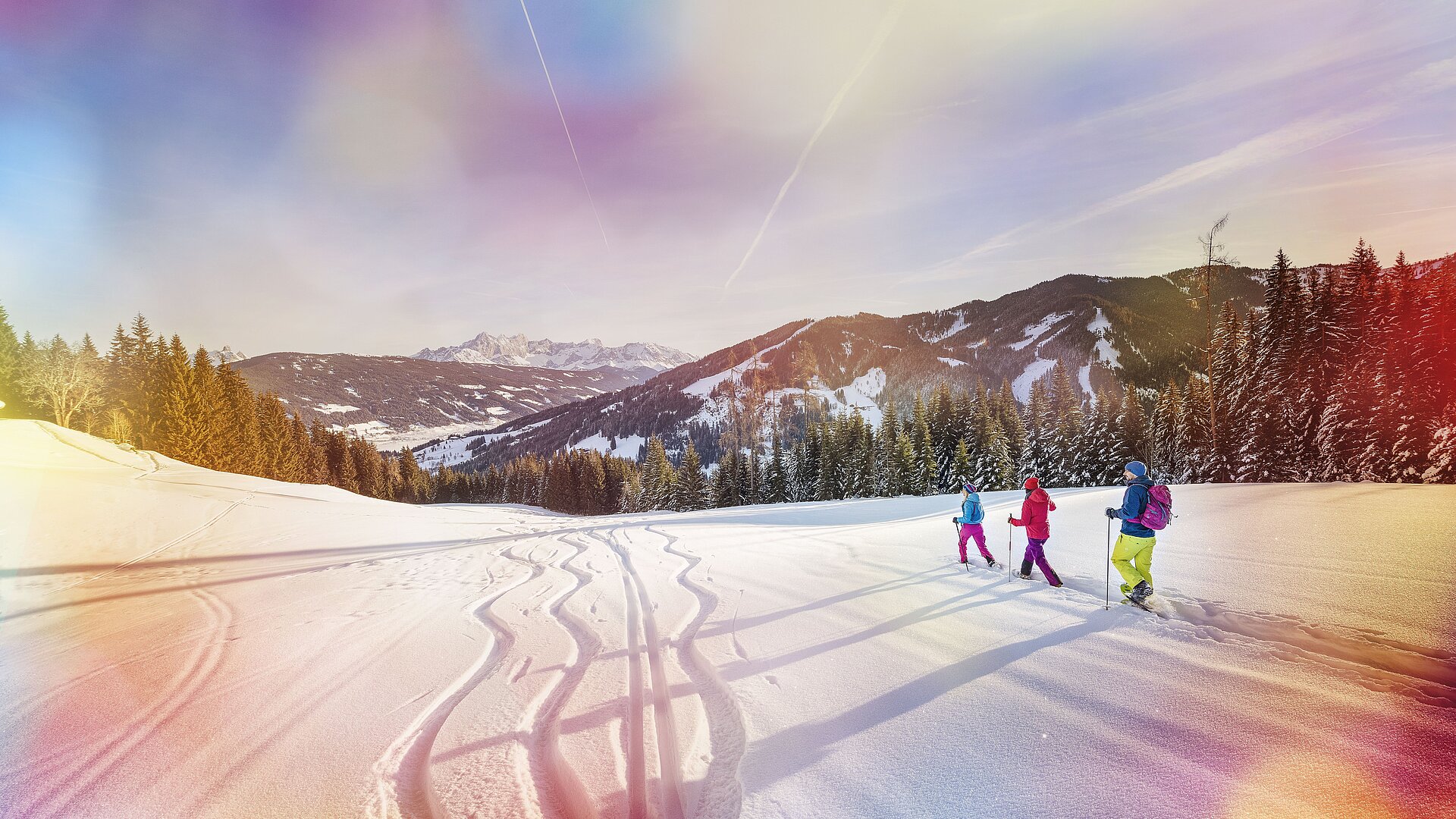 Mit den Schneeschuhen im Winter unterwegs sein - ideal um Energie zu tanken und abzuschalten.