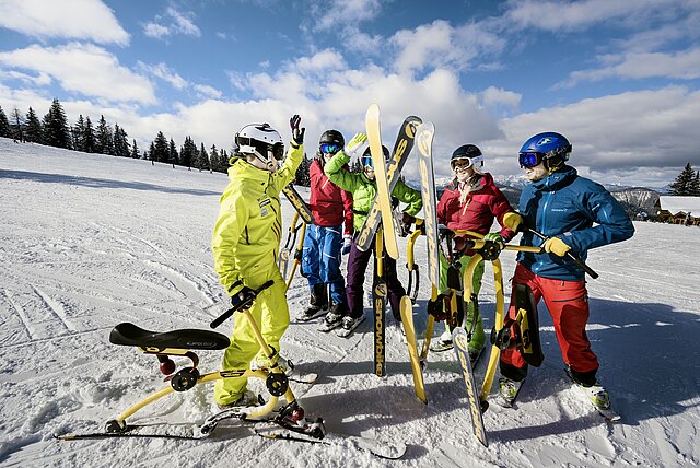 Snowbiken ist absolut trendy. Dieser Pisten-Funsport sorgt für jede Menge Spaß und Abwechslung in euren Winterurlaub.