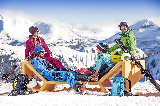 Lustige Pause beim Skifahren in Flachauwinkl-Zauchensee.