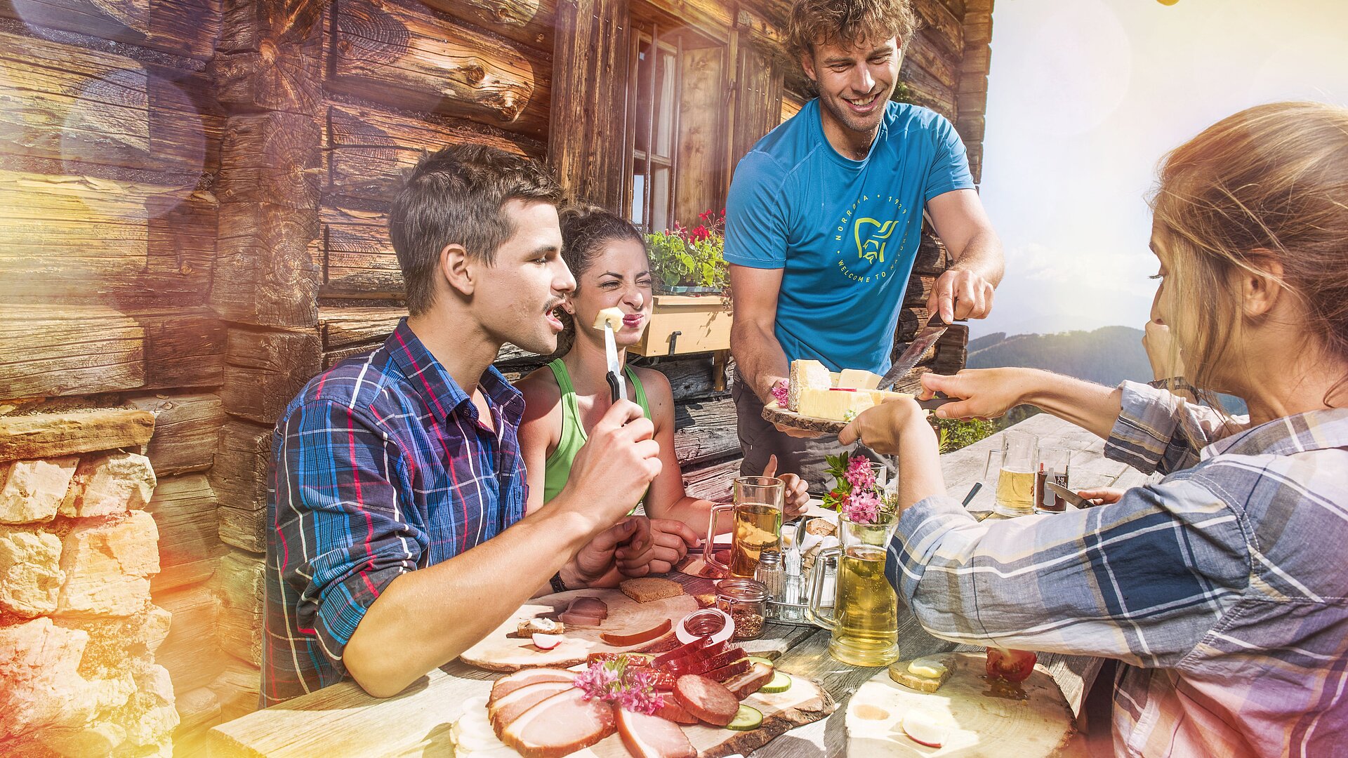 A cozy stop and a delicious alpin snack must not be missed when hiking in Flachau.