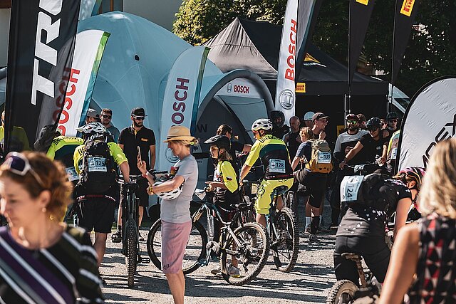 Flachau E-Bike Festival 2022, am Bild sieht man das Eventgelände mit vielen Neuigkeiten zum E-Bike-Sport