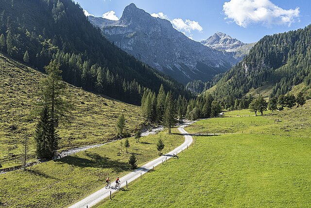 Gravel tour along the crystal-clear marbach